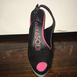 BEAUTIFUL black heels with pink accent heel